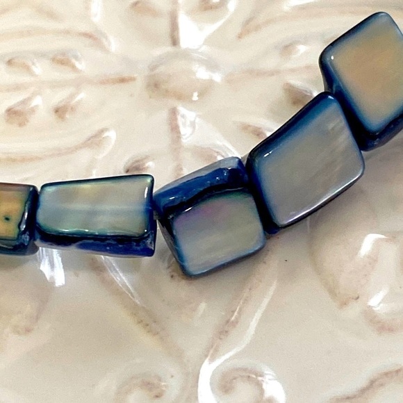 Blue Iridescent Triangular Abalone Mother of Pearl Seashell Stretch Bracelet - Picture 13 of 14